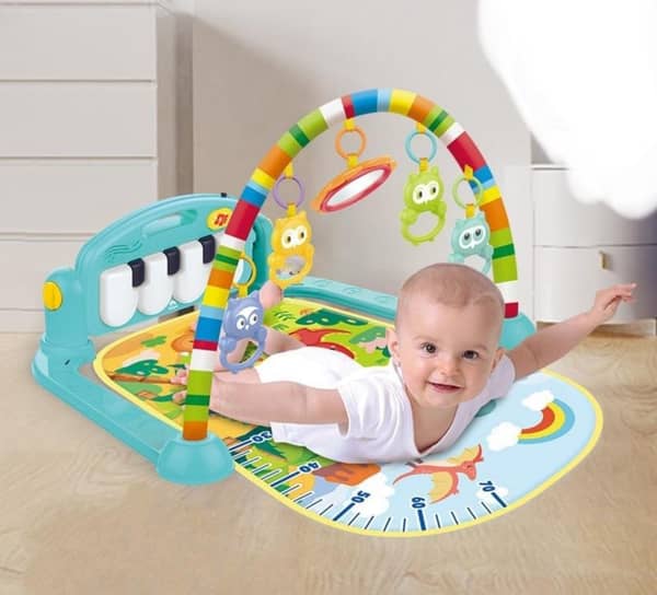 Gimnasio de bebe con píanito